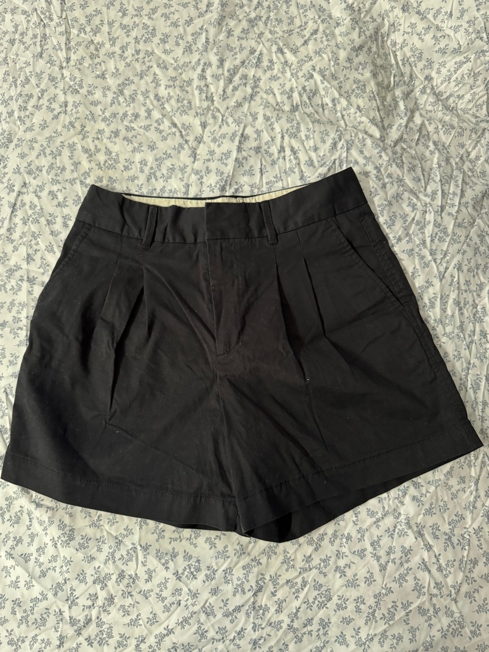 GAP Pleated Khaki Short